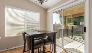 Dining - Mesa Oasis - Private pool, Patio, Arcades, Family friendly Peaceful neighborhood (Mesa)