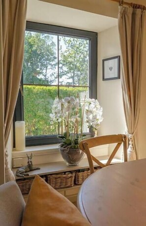 Interior - Luxury Skye Cottage • Hot Tub • BBQ Lodge • Sea & Mountain Views (Dunvegan)