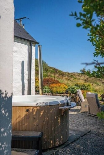 Luxury Skye Cottage • Hot Tub • BBQ Lodge • Sea & Mountain Views
