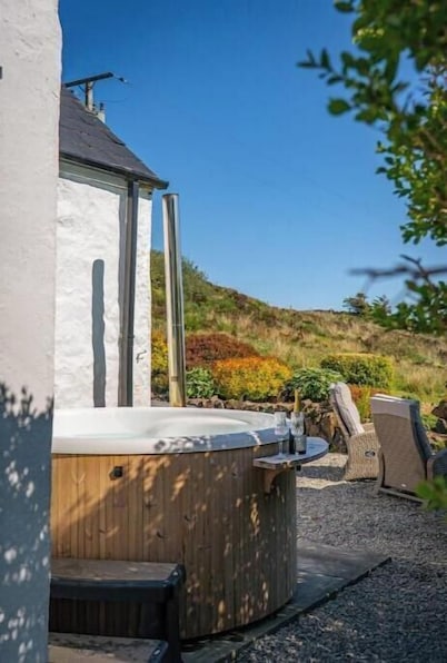 Luxury Skye Cottage • Hot Tub • BBQ Lodge • Sea & Mountain Views