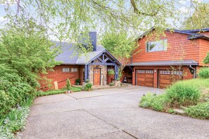 Exterior - In-Town! Large Family - Group Retreat near Creeper (Abingdon)