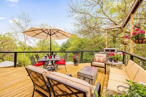 Outdoor dining - In-Town! Large Family - Group Retreat near Creeper (Abingdon)
