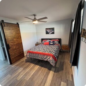 Room - Lake front 1-bedroom condo in charming Osage Beach convenient location (Osage Beach)