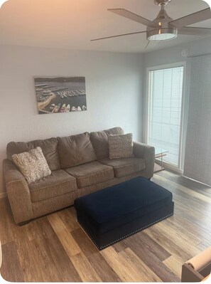 Living area - Lake front 1-bedroom condo in charming Osage Beach convenient location (Osage Beach)