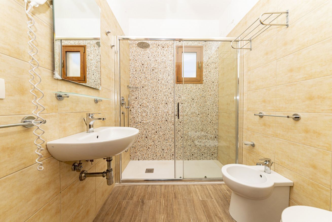 Dusche, Bidet, Handtücher