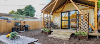 Charming 1-bedroom cabin with AC in Glendora