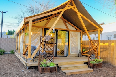 Charming 1-bedroom cabin with AC in Glendora