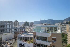 A modern building with multiple floors, large windows, and a rooftop terrace. - Ipanema Penthouse w/ Pool by the Beach (Rio de Janeiro)