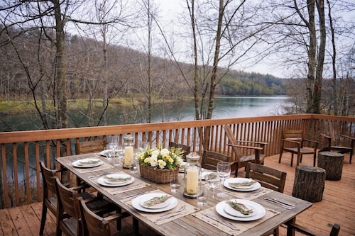 The Homestead ski in ski out lake views sleeps 15