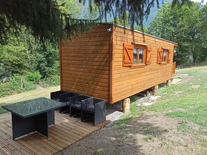Outdoor dining - Vrbo Property (Saint-Rémy-de-Maurienne)