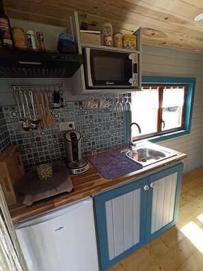 Private kitchen - LA ROULOTTE DE MARIE (Saint-Rémy-de-Maurienne)