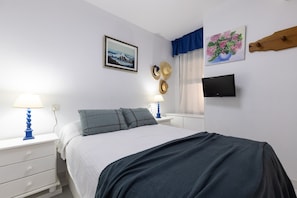 1 bedroom, iron/ironing board, bed sheets - Apartment with pool near Cala Capellans (Salou)