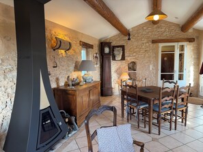Dining - Le Clos Lau-Tave — Charming 110 m² Provençal home with private garden (Simiane-la-Rotonde)