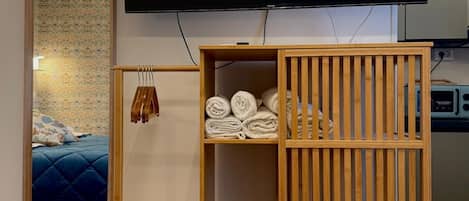 1 habitación, wifi y ropa de cama