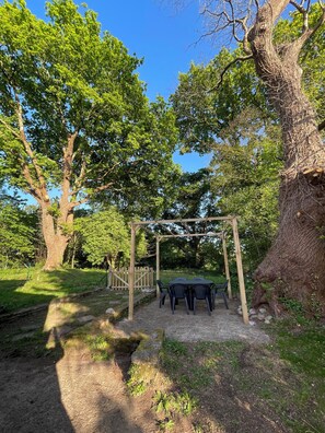 Outdoor dining - Cosy house 4 pers 2 bedrooms – garden – near Lorient & beaches – sea – quiet (Hennebont)