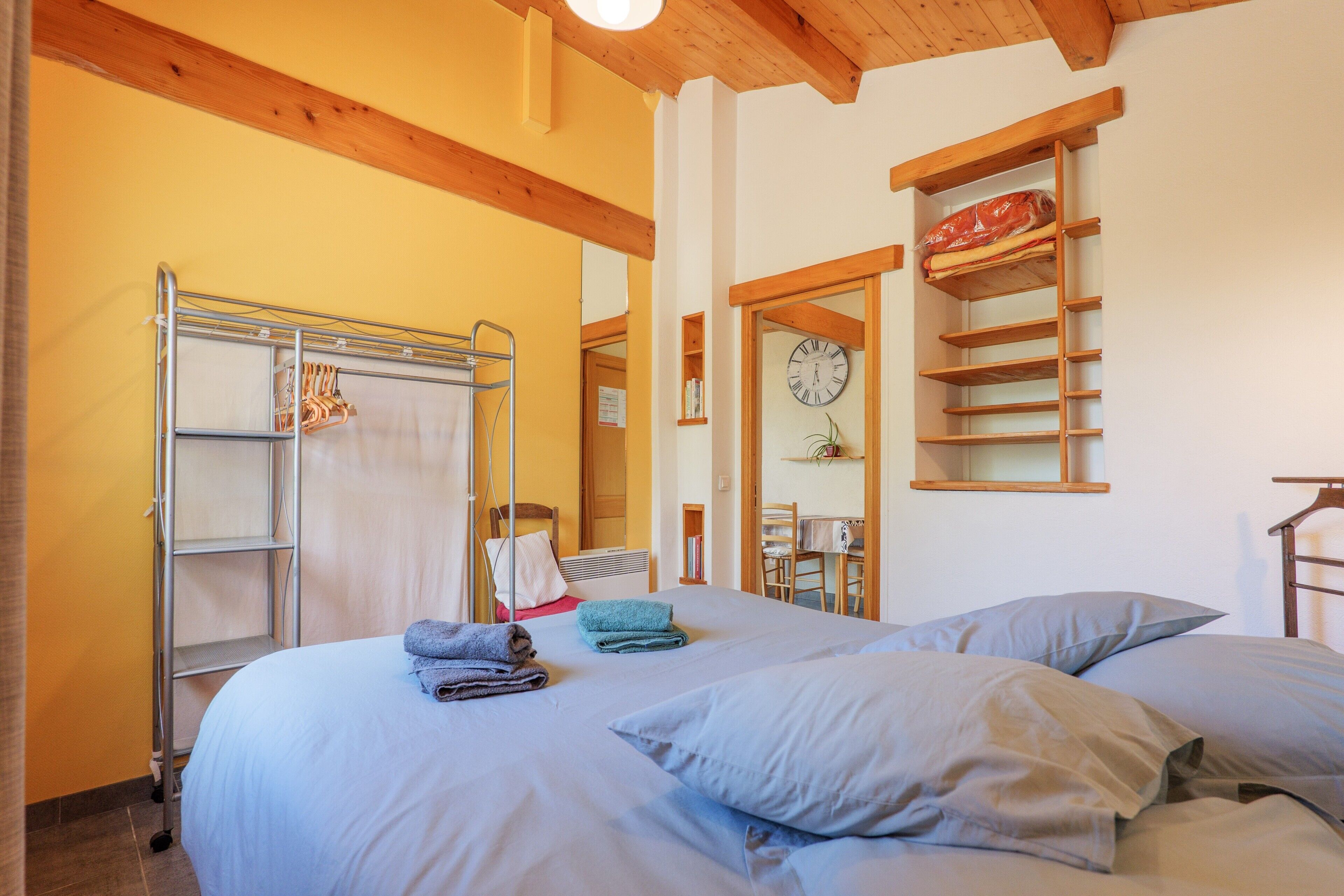 1 chambre, fer et planche à repasser, Wi-Fi, draps fournis