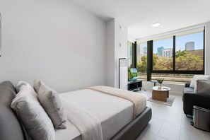 Blackout curtains, soundproofing, iron/ironing board, free WiFi - 501 First Modern Studio Downtown Miami (Miami)