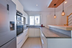 Fridge, microwave, oven, dishwasher - Le Refuge Balnéaire - À 3km de la plage (Pornichet)