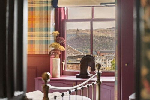 Stylish Scottish 3-Bed | Heart of Stirling