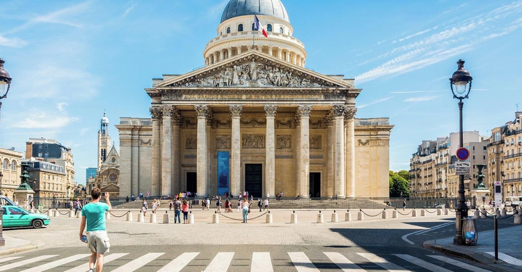 Un bâtiment historique doté d’un grand dôme et d’une architecture classique.