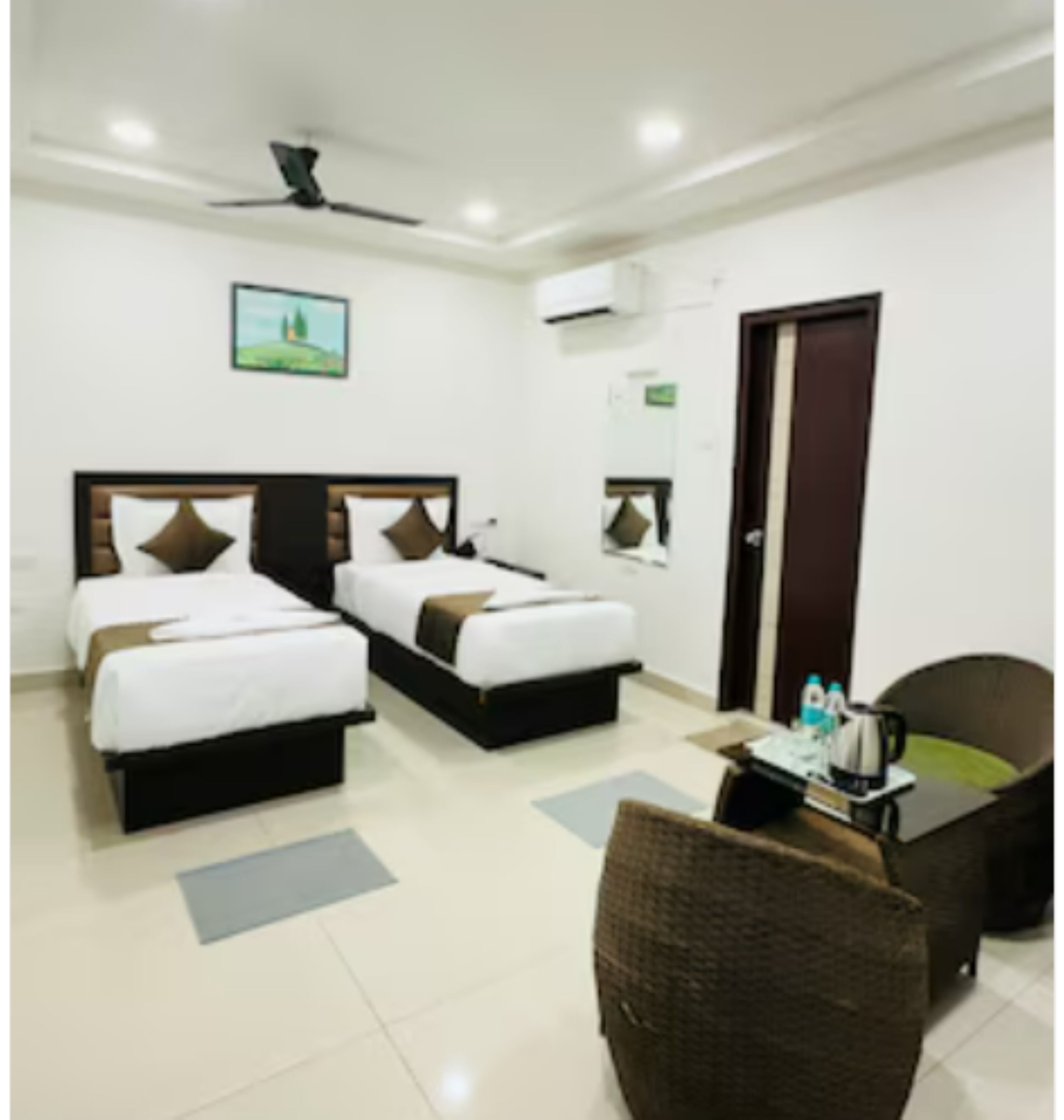 Deluxe Twin Room | Free WiFi, bed sheets