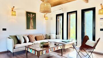 Casa, 4 quartos, piscina particular, vista para a piscina | Sala de estar