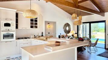 Maison, 4 chambres, piscine privée, vue piscine | Intérieur