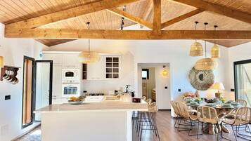 Casa, 4 quartos, piscina particular, vista para a piscina | Parte interna