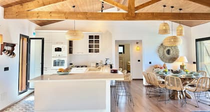 Kenz Essia Immersive Chalet in a Private Farm With Pool and Open Views