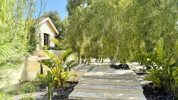 Casa, 4 quartos, piscina particular, vista para a piscina | Jardim