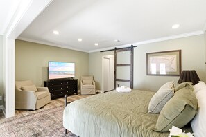 5 bedrooms, iron/ironing board, free WiFi, bed sheets - Storybook Stone Home | On the Bourbon Trail (Lawrenceburg)