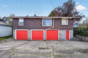 Exterior - King Bed Walk to it all! Stadium District Oasis (Tacoma)