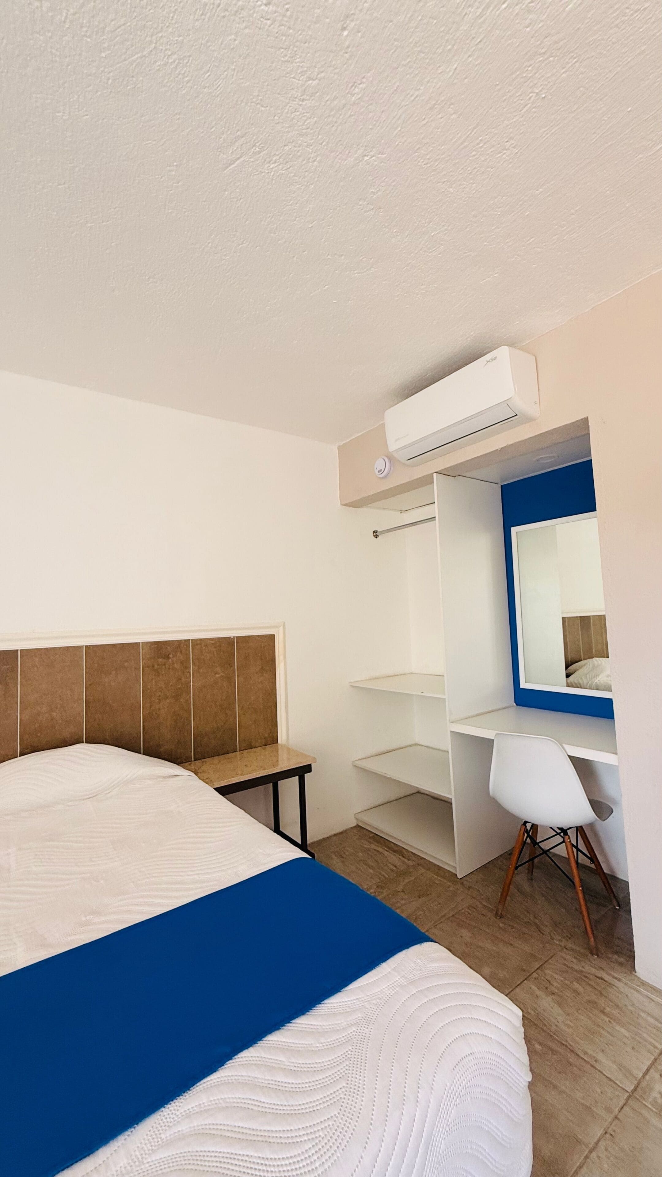 Habitación doble Deluxe | Sábanas de algodón egipcio, ropa de cama de alta calidad y escritorio 
