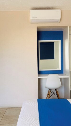 Deluxe kamer | Lakens van Egyptisch katoen, luxe beddengoed, een bureau