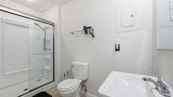 Douche, serviettes fournies