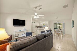 Living area - 3BR in The Villages Near Lake Sumter | Golfcart (The Villages)