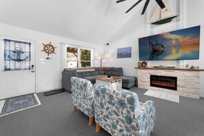 Living area - Indian Shores of Lake Huron:  Just listed! Lake Huron access. Golf cart included! (Ocqueoc)