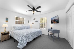 Room - Indian Shores of Lake Huron:  Lake Huron access.  Sleeps 5.  Golf cart included! (Ocqueoc)