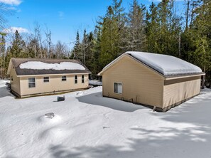 Exterior - Indian Shores of Lake Huron:  Lake Huron access.  Sleeps 5.  Golf cart included! (Ocqueoc)