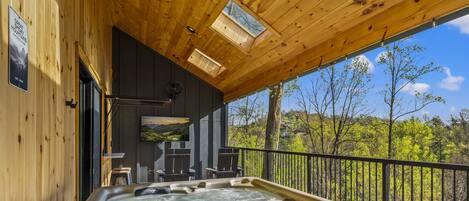 Outdoor spa tub