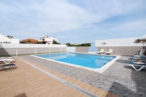 Pool - Apartment 'Galego A' with Shared Pool, Shared Garden and Wi-Fi (Olhos de Água)