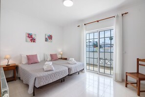 1 bedroom, iron/ironing board, WiFi, bed sheets - Apartment 'Galego A' with Shared Pool, Shared Garden and Wi-Fi (Olhos de Água)