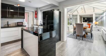 6-bedroom home for contractors and families.