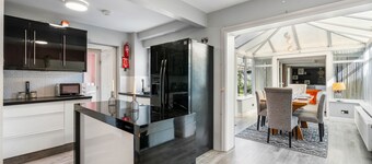 6-bedroom home for contractors and families.