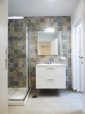 Shower - Vacation Home 'Casa Rociega - Montaña Clara 2' with Wi-Fi (Caleta de Famara)