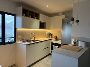 Private kitchen - Vacation Home 'Casa Rociega - Montaña Clara 2' with Wi-Fi (Caleta de Famara)