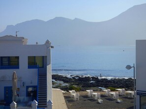 Beach nearby - Vacation Home 'Casa Rociega - Montaña Clara 2' with Wi-Fi (Caleta de Famara)