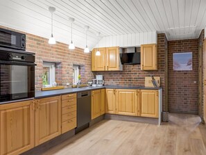 Fridge, microwave, dishwasher, cookware/dishes/utensils - "Ullamaj" - 700m from the sea by Interhome (Rømø)