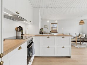 Fridge, dishwasher, cookware/dishes/utensils - "Maksimilian" - 300m from the sea by Interhome (Allinge)