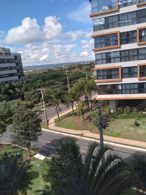 Property grounds - Enjoyable studio retreat in charming Sobradinho perfect for your stay (Sobradinho)